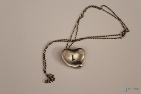 Collana Tiffany in argento a forma di cuore.