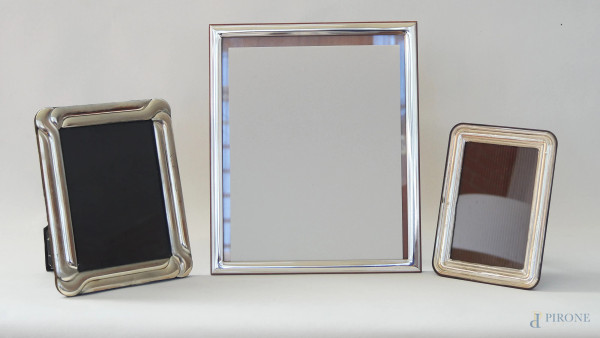 Lotto composto da tre cornici in argento, misure varie