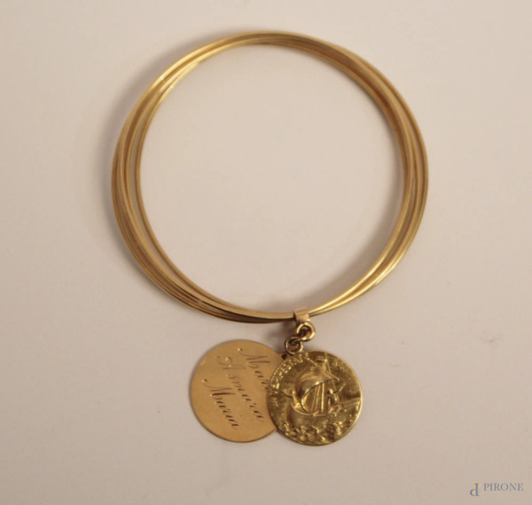 Bracciale in oro 18 kt, con due medaglie.