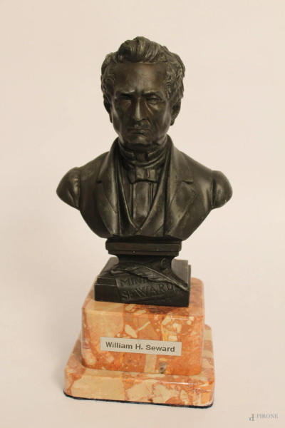 William H. Seward, busto in bronzo brunito con base in marmo, H 21 cm.