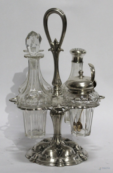 Oliera in argento con flaconi in cristallo, fine XIX° sec, h. 29 cm