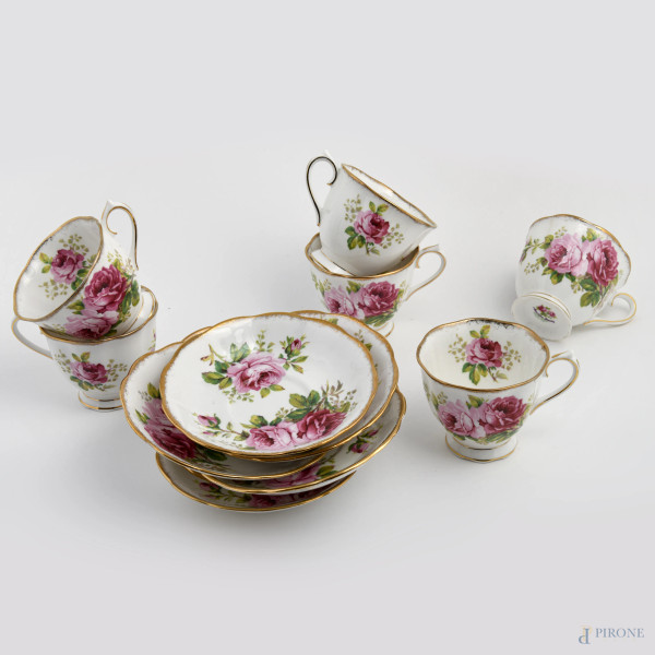 Servizio da caffè in porcellana "American Beauty", Royal Albert Bone China  England, a decorazione floreale, misure massime altezza cm 7, diametro cm 14