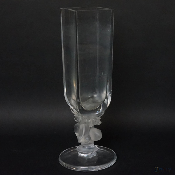 Lalique, piccolo vaso in cristallo trasparente e satinato, cm h 28, marca incussa sotto la base, (difetti)