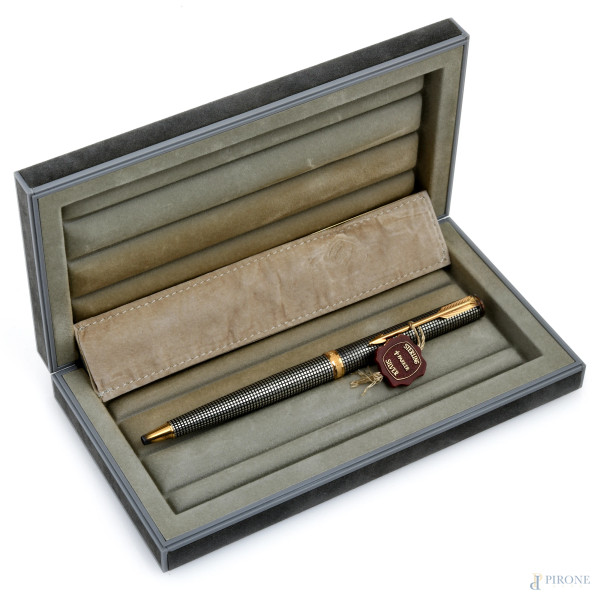 Penna a sfera Parker in argento 925/000, lunghezza cm 13, (segni di usura, da revisionare)