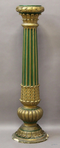 Colonna laccata e dorata con intagli a foglie d&#39;alloro, H 108 cm.