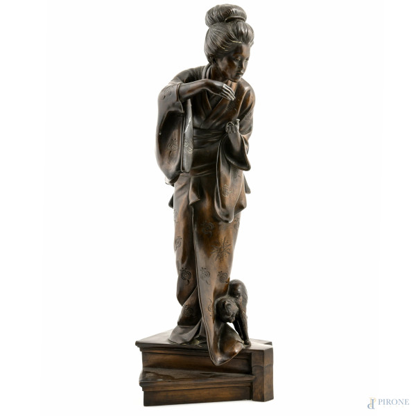 Fanciulla cinese con gatto, XX secolo, scultura in bronzo, altezza cm 63, (lievi segni di usura, ...