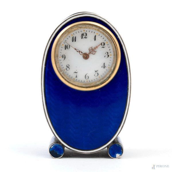 Orologio da tavolo in argento e smalto, XX secolo, altezza cm 9, (segni di usura, da revisionare)