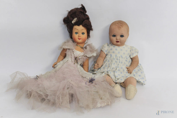 Lotto di due antiche bambole.