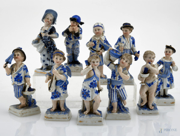 Lotto d 10 statuine raffiguranti piccoli popolani e musicisti, XIX secolo, altezza massima cm 11,5, (difetti)