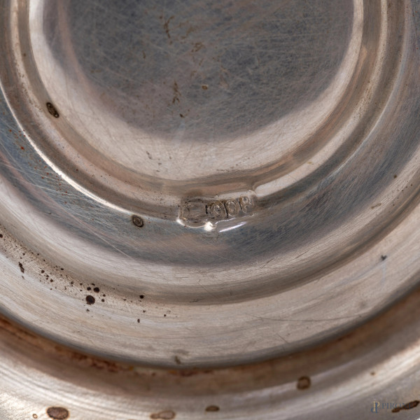 Coppia di candelabri a quattro luci in argento 800/000, altezza cm 29, peso lordo complessivo gr ...