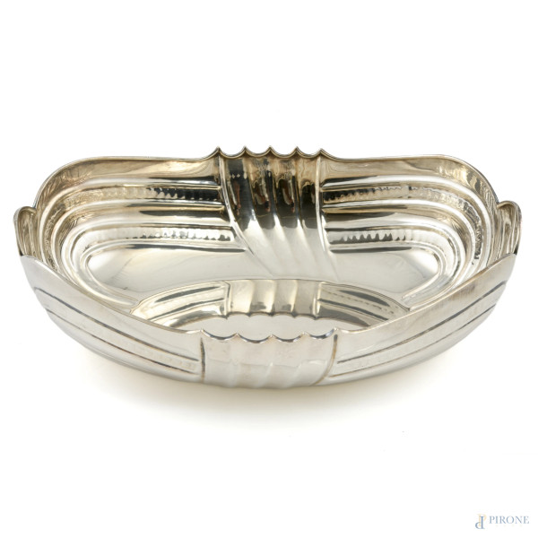 Centrotavola in argento 800/000 lavorato a sbalzo, cm 8,5x30x22, peso gr 480