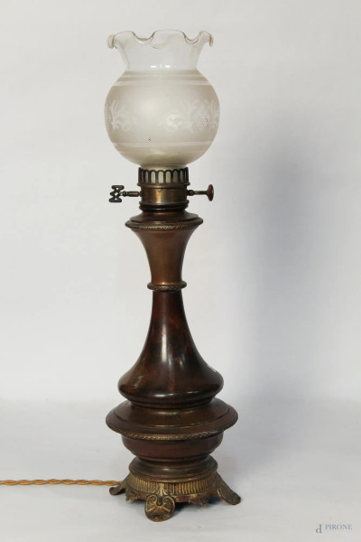 Lampada in metallo con globo, H 57 cm.