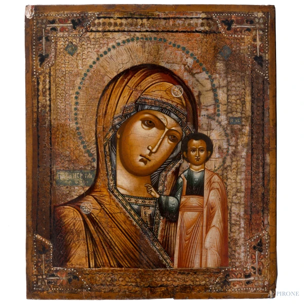 Icona raffigurante Madonna con Bambino, tempera su tavola convessa, XIX secolo, cm 36x31, (craquelere e cadute di colore)