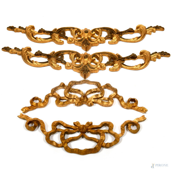 Lotto di quattro fregi in legno dorato e intagliato, XX secolo, misure cm 68x18; cm 108x20, (difetti)