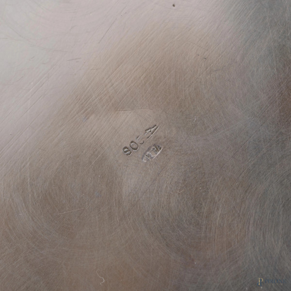 Lotto di tre piatti in argento 800/000, diametro massimo cm 28,5, peso complessivo gr 1130