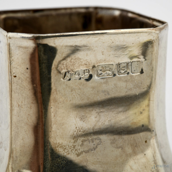 Coppia di spargizucchero in argento finemente traforato, altezza cm 18, peso complessivo gr 320