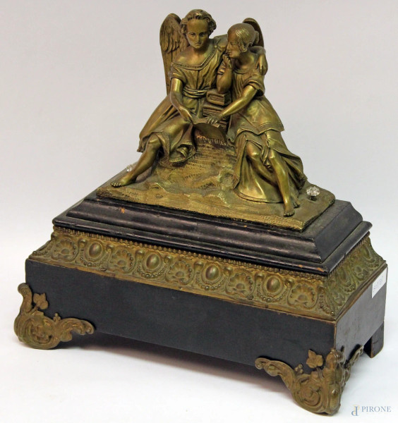 Arcangelo con fanciulla gruppo in bronzo poggiante su base in legno francia xix cm.31 largh.30 prof.14
