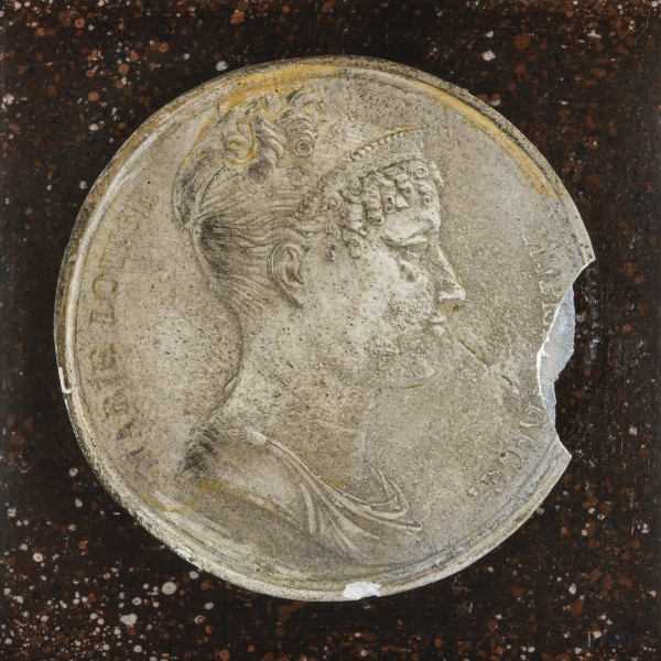 Coppia di obelischi crisoelefantini in stucco e legno a finto marmo con cammei degli imperatori N...