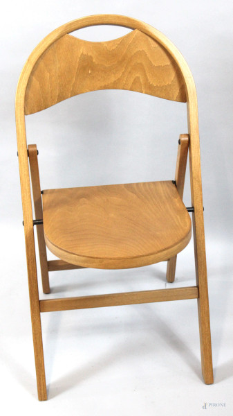 Sedia pieghevole in legno.