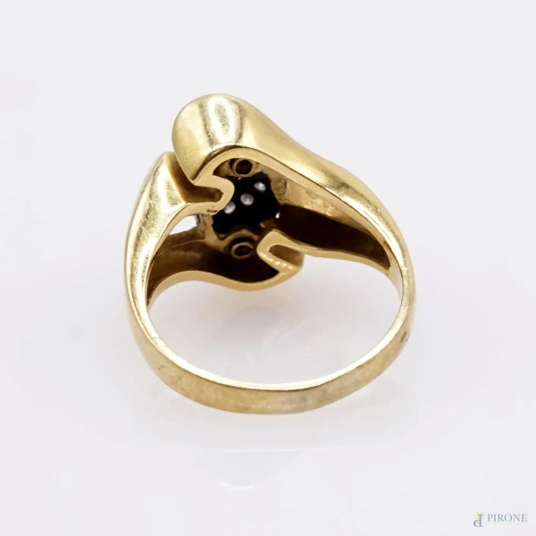 Anello in oro giallo 18 KT con brillantini, peso gr.6,2, misura 13