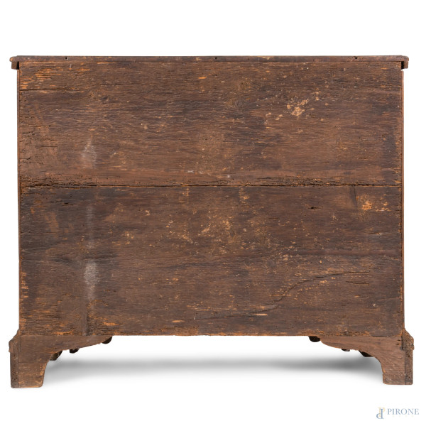 Credenza in noce a due sportelli in noce con modanature e intarsi al fronte, XVIII-XIX secolo, cm...