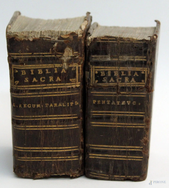 Lotto composto da due volumi della Bibbia, XVI sec.