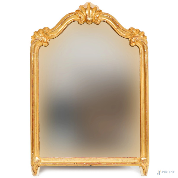 Specchiera con cornice in legno intagliato e dorato, inizio XX secolo, cm 67x47, (difetti)