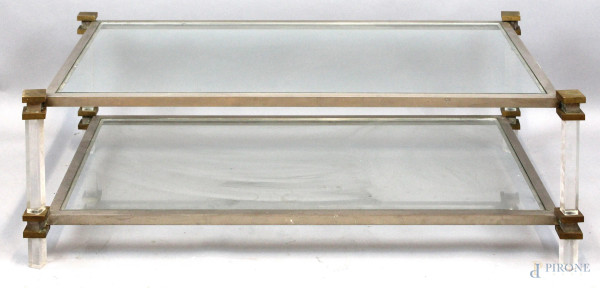 Tavolo basso anni '70 di linea rettangolare, in metallo argentato e ottone, piani in vetro, cm 41,5x123x71,5, (segni del tempo)