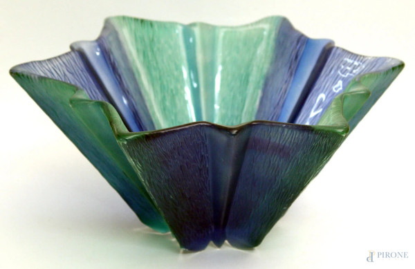 Vaso in vetro colorato, H. 13,5 cm.