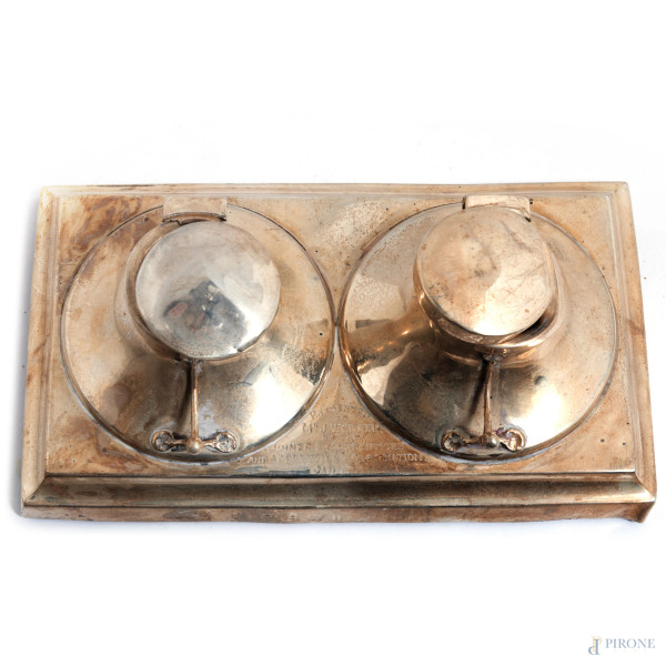 Calamaio da scrivania in argento inglese, XX secolo, cm 5,5x17x10, peso lordo gr 550, (segni di u...
