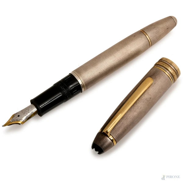 Penna stilografica Montblanc Meisterstück n. 146, corpo e cappuccio guillochè 925, pennino in oro 18Kt, lunghezza cm 14, (difetti, da revisionare)