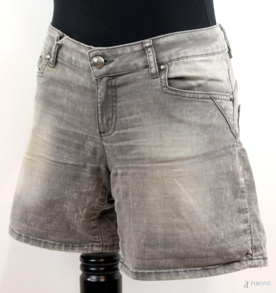 Liu-Jo Junior, pantaloncino di jeans grigio, a quattro tasche e chiusura con zip e bottone, taglia 14 anni, (segni di utilizzo).