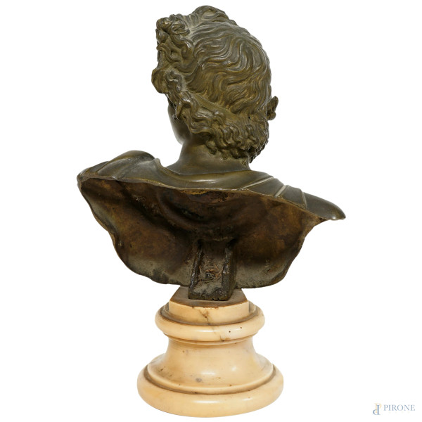 Piccolo busto in bronzo dell'Apollo del Belvedere, piedistallo in marmo, seconda metà del XIX sec...