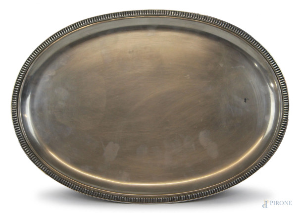 Vassoio di linea ovale in argento, cm 24,5x35, XX secolo, peso gr.755