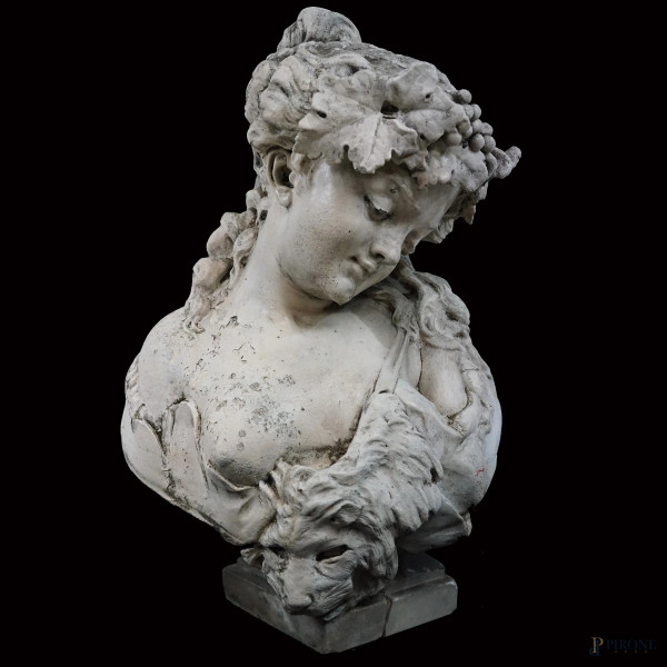 Allegoria dell'Autunno, scultura in marmo, cm 57, XIX secolo, (difetti, marmo dipinto, base rotta).