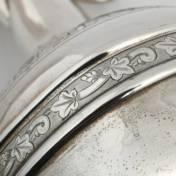 Versatoio in argento inglese, XX secolo, altezza cm 30, peso gr 840