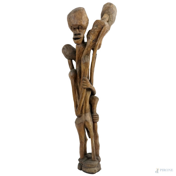 La famiglia, scultura in legno intagliato, arte Makonde, XX secolo, h cm 111 (difetti)