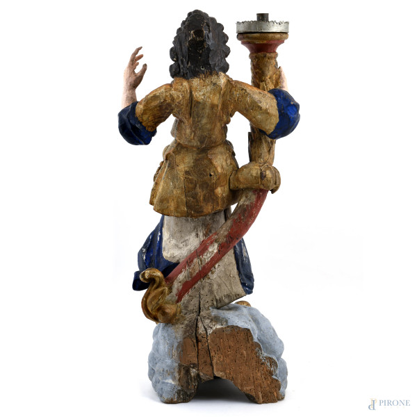 Coppia di angeli reggicero in legno dipinto e dorato, XVIII secolo, altezza cm 74, (segni di usur...