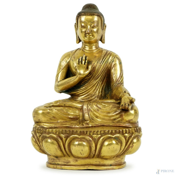 Buddha seduto, scultura in bronzo dorato, Cina, XIX secolo, cm h 19, (segni del tempo)