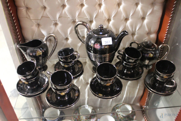 Servizio da caffè in maiolica nera e argentata, marcata Deruta, pz, 15