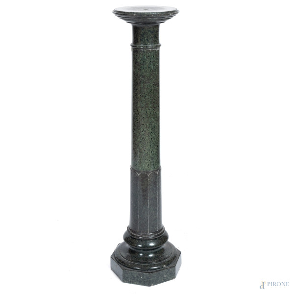 Colonna in marmo in tre elementi, XX secolo, altezza cm 111, (segni di usura, scalfiture, mancanze, difetti)
