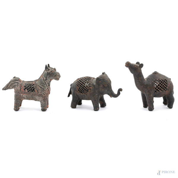 Lotto di tre animali in metallo, XX secolo, misure massime cm 8x8, (segni di usura)