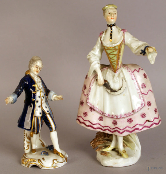 Lotto di una dama in porcellana vecchia Vienna ed un nobiluomo in porcellana Capodimonte, H.max 17 cm, (difetti).