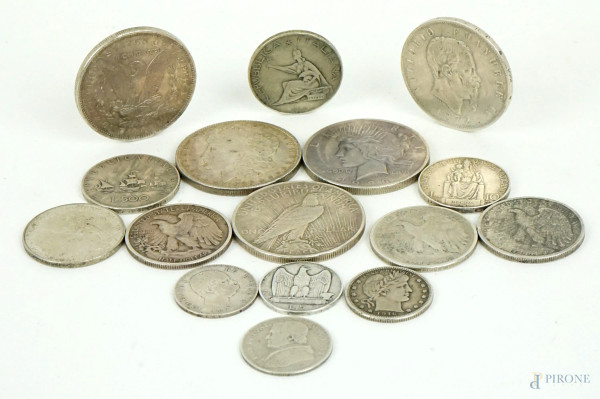 Lotto di sedici monete in argento, diam. max cm 3,8, peso gr. 230