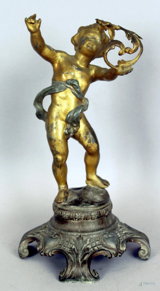 Putto in metallo dorato, poggiante su base, fine XIX secolo, altezza 29 cm. (difetti).