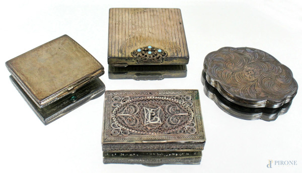 Lotto di tre portaciprie in argento ed una scatolina in argento filigranato e traforato, misure max cm 7x7, inizi XX secolo