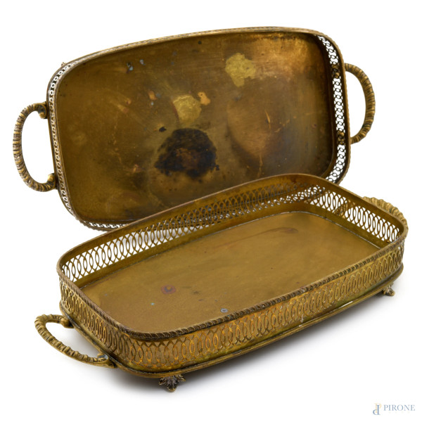 Lotto di due vassoi a doppia presa a profilo traforato con quattro piedini, XX secolo, cm 7x44x22, (segni di usura del tempo)