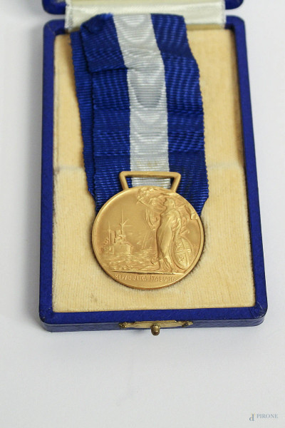 Medaglia d'onore per lunga navigazione in oro 18 kt, gr. 30.