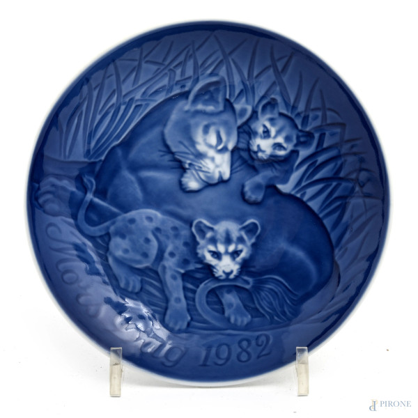 Lotto di 42 piatti in ceramica danese nei toni del blu, XX secolo, diametro massimo cm 23,5, ( se...