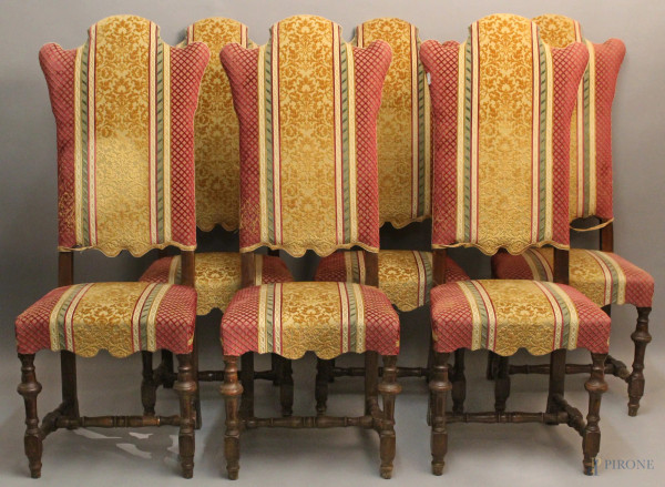 Lotto composto da sei sedie a rocchetto in noce con sedile e dorsale in velluto fiorato, XIX sec.